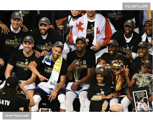 数据回顾:2022年三月,勇士队“死亡五小”的控球率与三分球转化率联盟第一。 数据回顾:2022年三月,勇士队“死亡五小”的控球率与三分球转化率联盟第一。